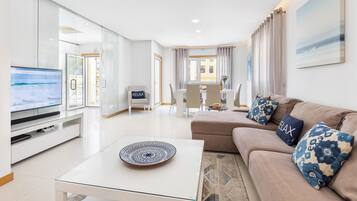 TV, Netflix, streaming services