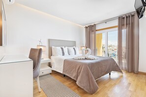 1 bedroom, in-room safe, iron/ironing board, free WiFi