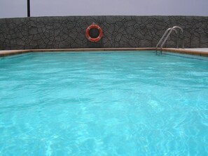 Udendørs pool, opvarmet pool, liggestole