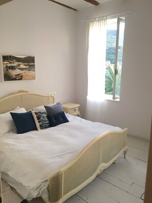 3 bedrooms, iron/ironing board, travel crib, WiFi