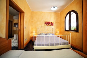 3 bedrooms, iron/ironing board, travel cot, free WiFi