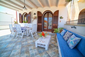Outdoor dining - VILLA SEA SALENTO (Marina San Gregorio)