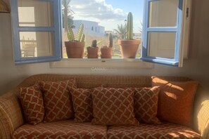 TV - Enchanting and Spacious Holiday Cottage Chimida in Historic Teguise Vi (Costa Teguise)