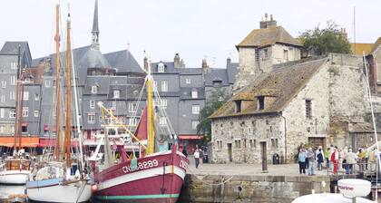 une maison tout confort ,un jardin avec terrasse, le tout aux portes de honfleur