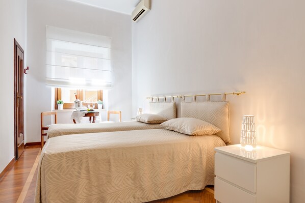 2 dormitorios, tabla de planchar con plancha, wifi gratis y ropa de cama