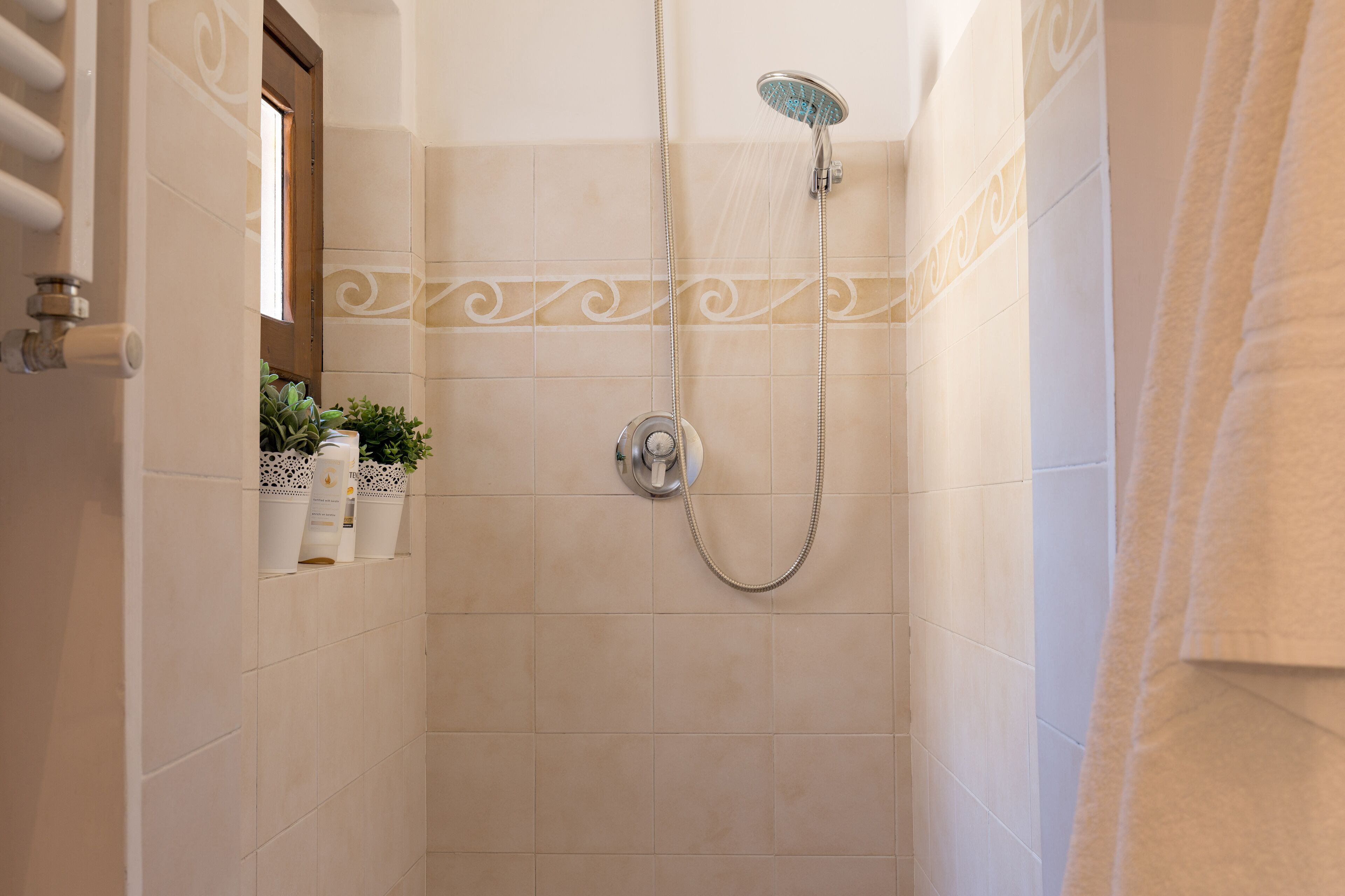 Combinazione doccia/vasca, asciugacapelli, bidet, asciugamani