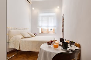 2 chambres, fer et planche Ă repasser, Wi-Fi gratuit, draps fournis