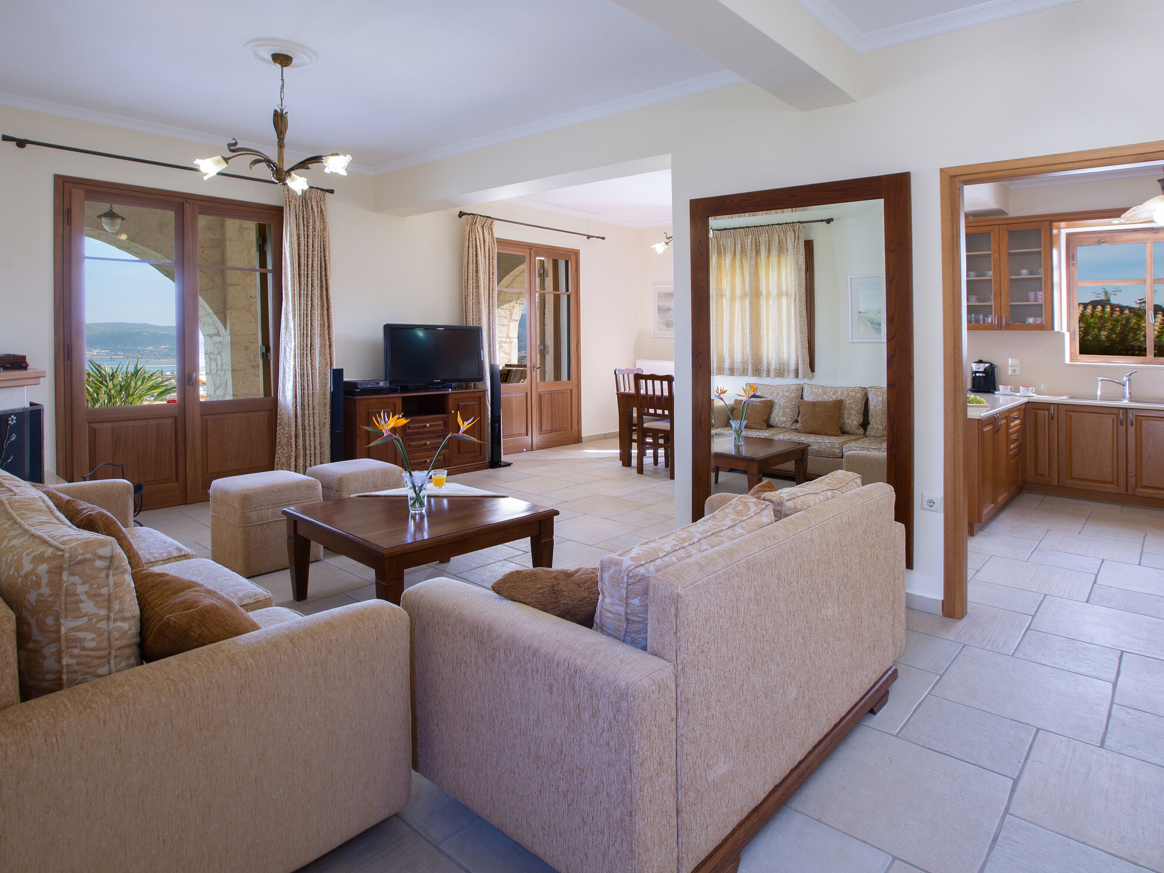 TV, lettore DVD, impianto stereo