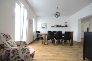Interior - Stylish new apartment located 3 mins walk from Interlaken West station. (Interlaken)