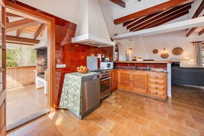 Réfrigérateur, micro-ondes, four, lave-vaisselle