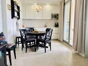 Dining - Enjoy the sun, sand and salty sea in a stylish floor on the first line (Torrox)