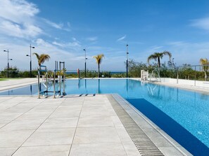 Pool - Enjoy the sun, sand and salty sea in a stylish floor on the first line (Torrox)
