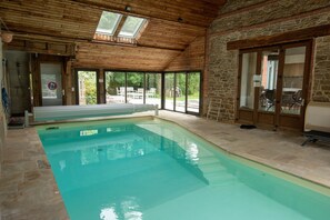 Piscine intérieure, piscine chauffée
