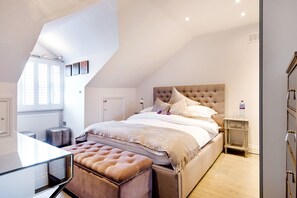 Apartment, 1 Bedroom, Non Smoking | Desk, iron/ironing board, free WiFi, bed sheets - Balcony Apartment in Little Venice (London)