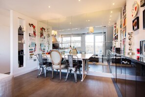 Apartment, 1 Bedroom, Non Smoking | In-room dining