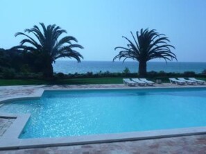 Innendørsbasseng og utendørsbasseng