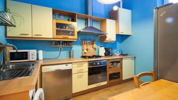 KĂŒhlschrank, Mikrowelle, Ofen, Herdplatte