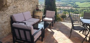 تناول الطعام بالخارج