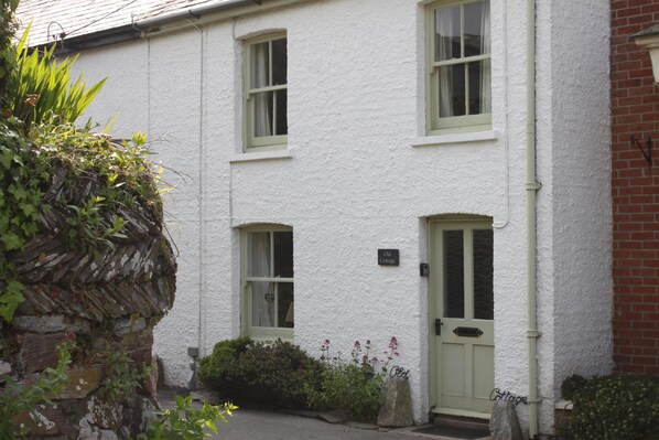 Exterior - A Delightful 19th Century Beamed Cottage In Trevone Bay, 3 Mins From The Beach (Padstow)