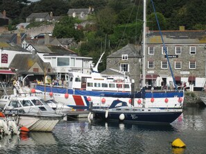 Marina - A Delightful 19th Century Beamed Cottage In Trevone Bay, 3 Mins From The Beach (Padstow)