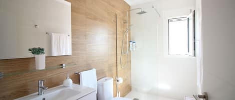 تجهيزات دش، مجففات شعر، مناشف، صابون