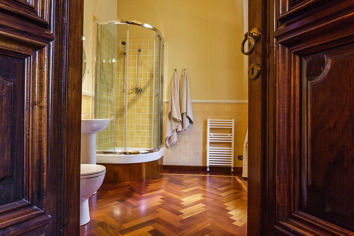 Dusche, Haartrockner, Bidet, Handtücher