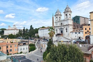 View from property - Central between Spanish Steps and Trevi Fountain 2 double bedrooms WI FI  (Roma)