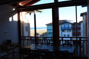 Dining - Beachfront Apartment In Hendaye Plage (Hendaye)