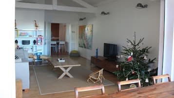 Smart-TV, Videospiele, DVD-Player, Bücher