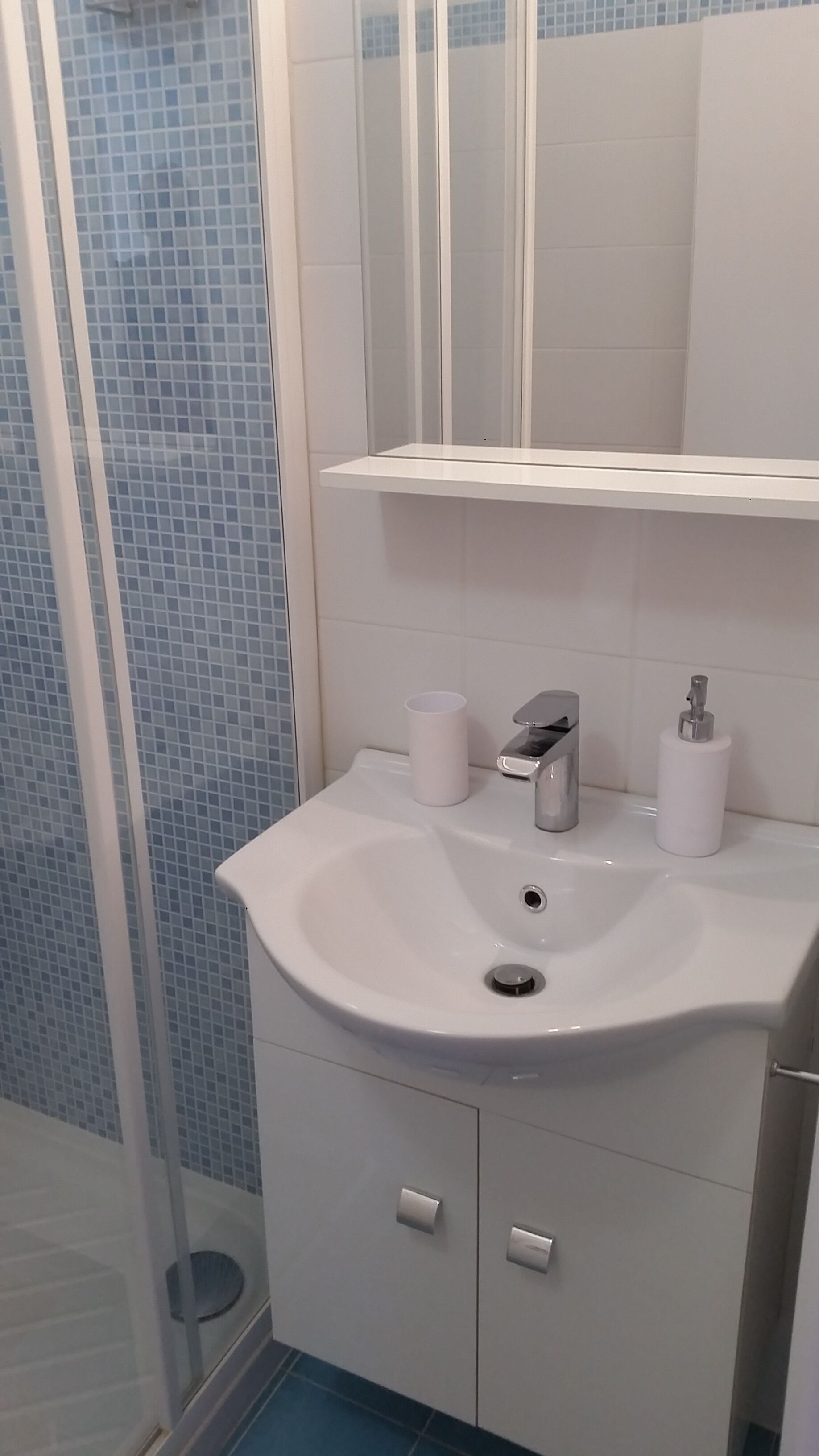 Doccia, asciugacapelli, bidet, asciugamani