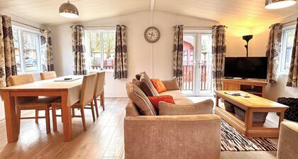 Lakeside 15 – Stunning Lodge on White Cross Bay, Lake Windermere (No Pets)