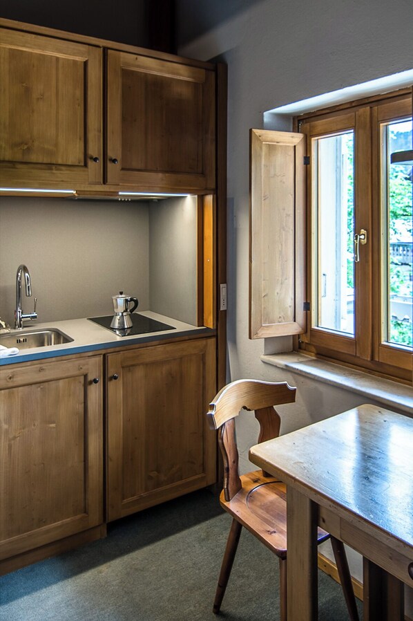 Fridge, microwave, stovetop, coffee/tea maker