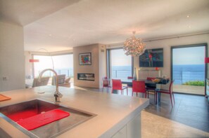 Dining - Villa 130m2, 180° panoramic sea view, 5 pers. heated infinity pool (Corbara)