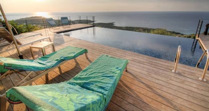 Villa 130m2 ,vue pano à 180° sur mer, 5 pers. piscine à débordement chauffée