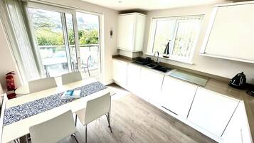 Fridge, microwave, oven, stovetop