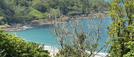 Ensemble douche/baignoire, sèche-cheveux, serviettes fournies, savon
