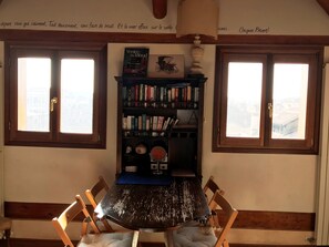 Unclassified image, 3 of 40, button - Romantic "on the roof", view of a little canale (Venezia)