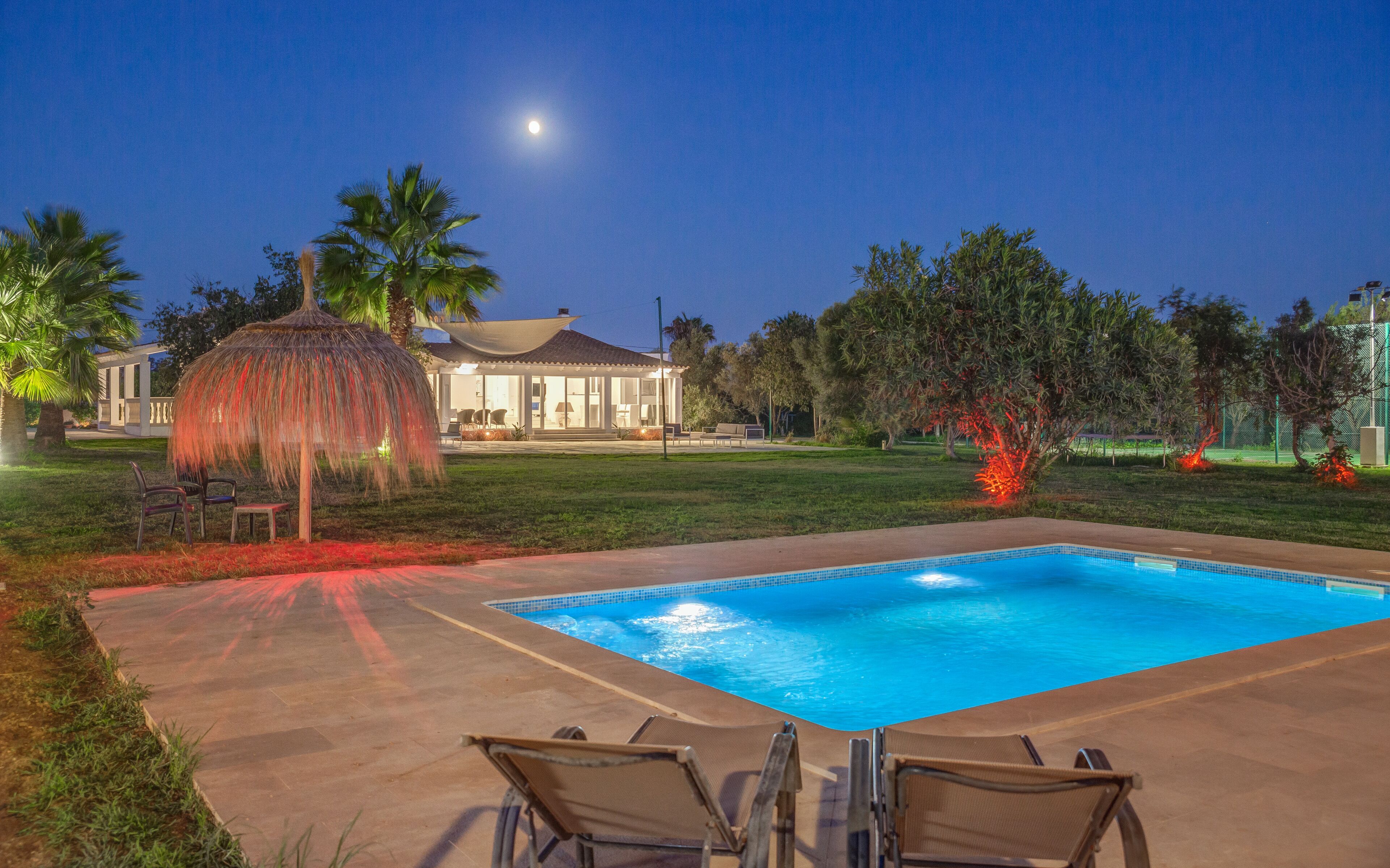 Villa Laufer 7500m flat garden, free private tennis court, pool, A / C, BBQ, Wifi