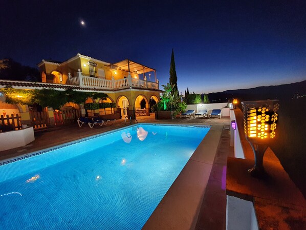 Outdoor pool - Luxury Modern Spanish villa. Large 10x5M pool/BAR/XXL BBQ kitchen. Great deals! (MALAGA)