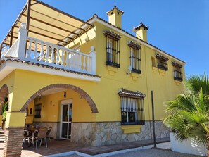 Exterior - Luxury Modern Spanish villa. Large 10x5M pool/BAR/XXL BBQ kitchen. Great deals! (MALAGA)