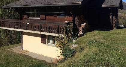 Komfortables Schweizer Chalet in ländlicher Umgebung mit traumhafter Aussicht