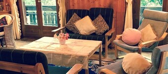 Detached chalet in rural setting with superb views. Pets welcome!