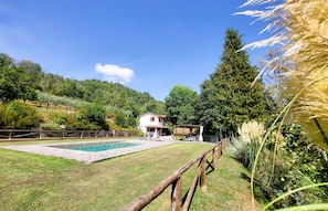 Outdoor pool - Totally private cottage with own pool, amazing views and close to Barga!  WIFI (Barga)