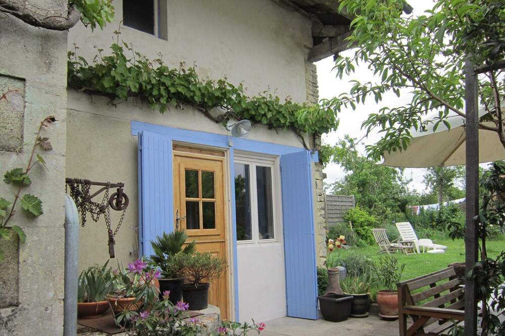 Characterful village property in the heart of Green Venice, Western France