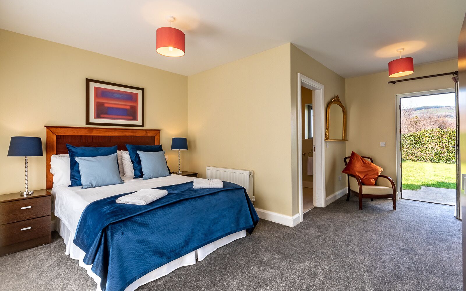 Beautiful Large 4 Bed Home With Access To Pool And Leisure Centre  Included