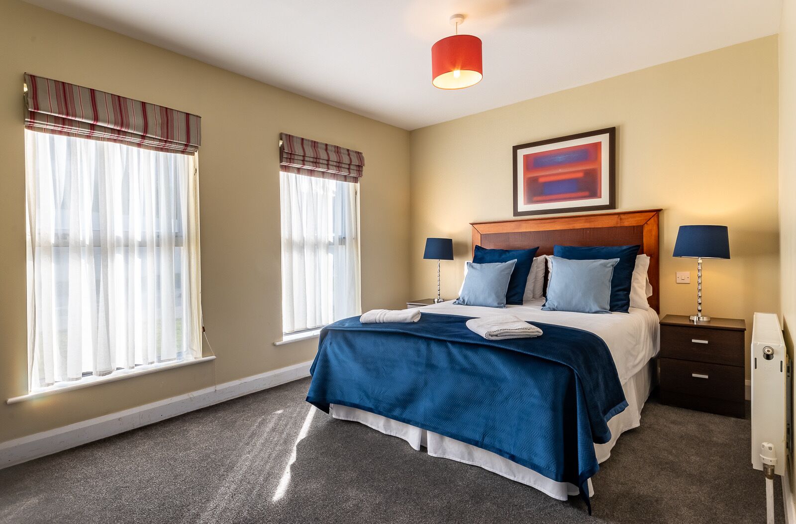 Beautiful Large 4 Bed Home With Access To Pool And Leisure Centre  Included