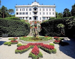 Exterior - “For a perfect and UNFORGETTABLE GIFT … (Sala Comacina)