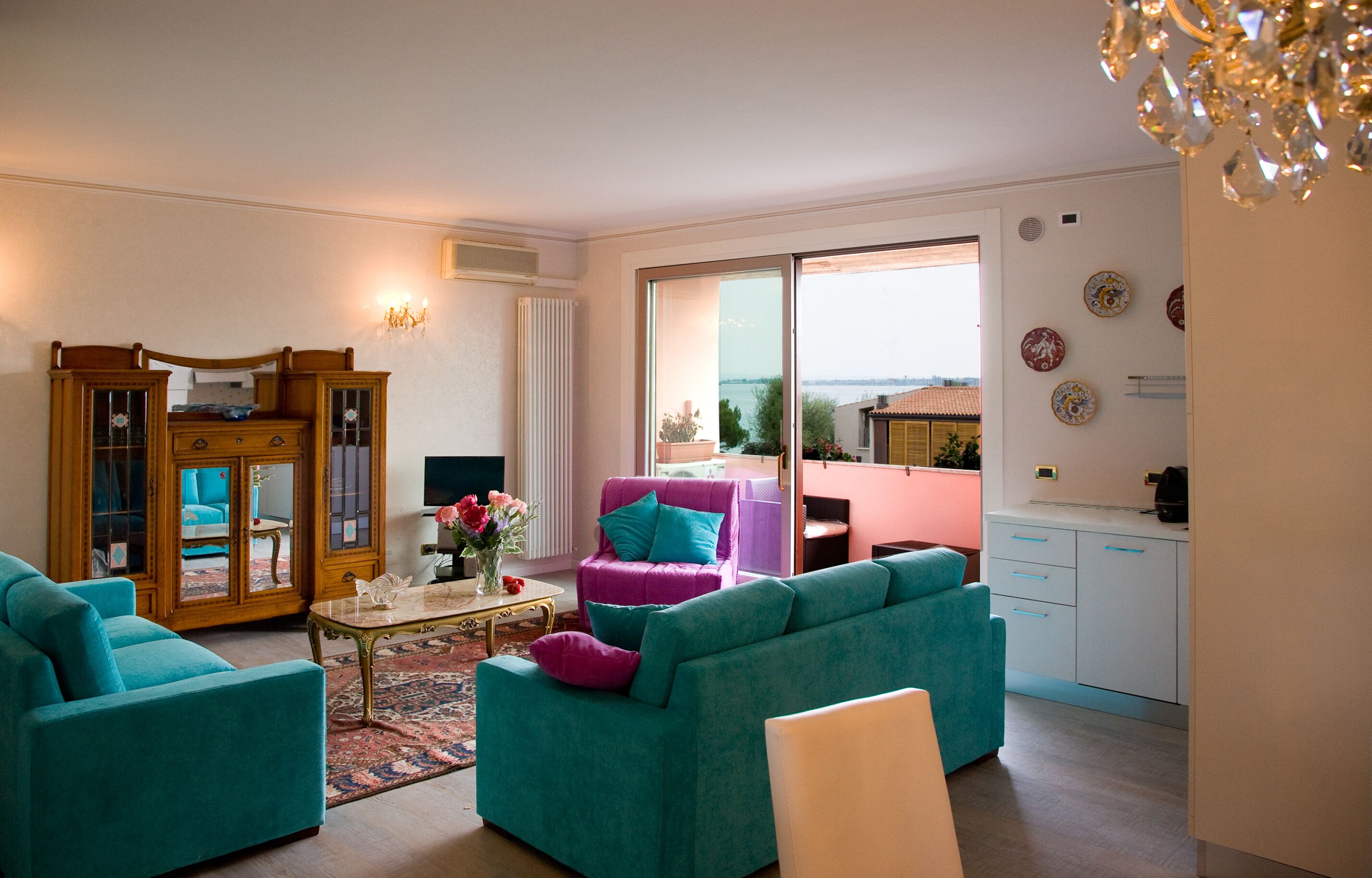 Beautiful Penthouse in the center, facing the lake, close to the beach, free wifi