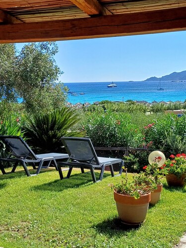 house at 80 mt from the beach, with garden and terrace with a panoramic sea view