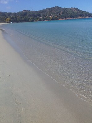 Beach nearby, sun-loungers - house at 80 mt from the beach, with garden and terrace with a panoramic sea view (Loiri - Porto San Paolo)